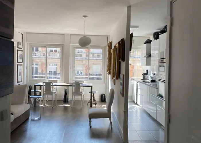 Appartement Spacieux Et Cosy Champs Elysees Arc De Triomphe
